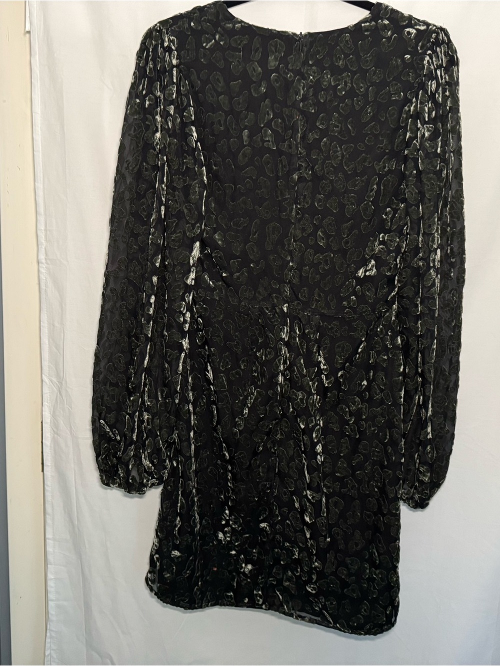 Lani The Label Burnout Velvet Metallic Mini Dress Black Green V-Neck Holiday M - Picture 5 of 6